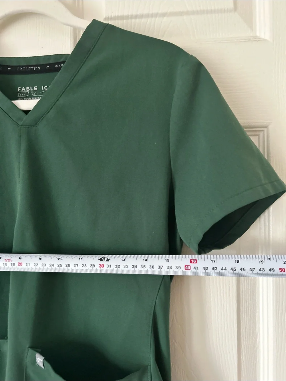 Fabletics Hunter Green Scrub Top V Neck 2 Pocket Stretch Women's XS